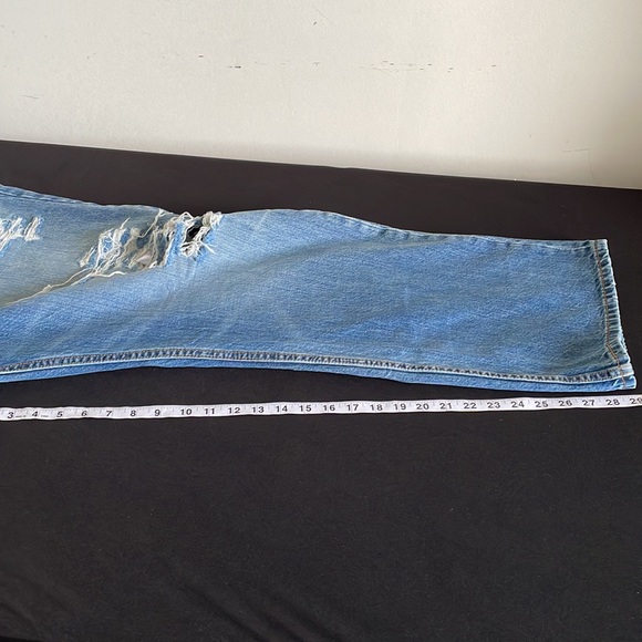 Men’s Levi’s 569 Jeans with distressing, Size 44w x 30in - Picture 3 of 13